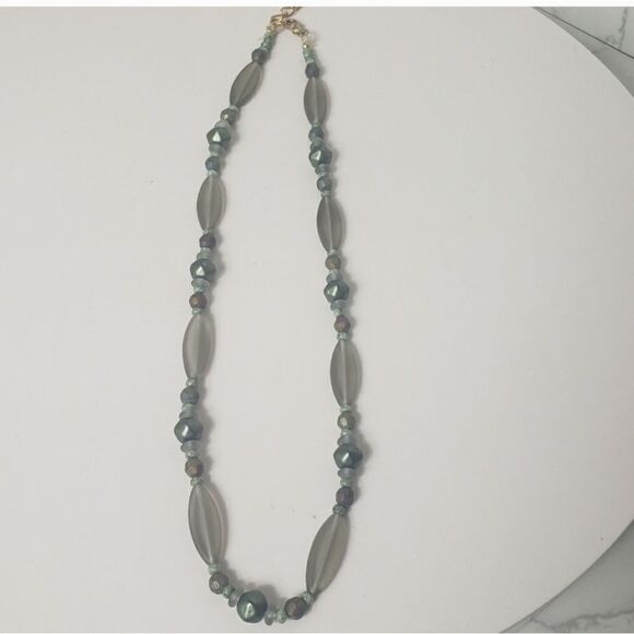ARTISAN Lucite Resin Beaded Necklace Shades Of Green - Picture 3 of 5